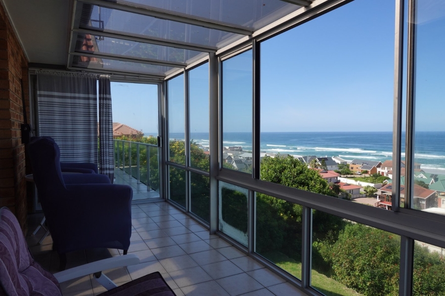 6 Bedroom Property for Sale in Outeniqua Strand Western Cape
